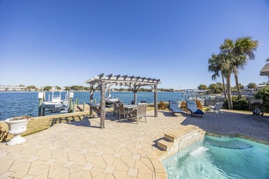 Stunning Newly Renovated Waterfront Coastal Retreat, Just - photo 49