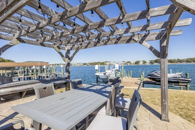 Stunning Newly Renovated Waterfront Coastal Retreat, Just - photo 50