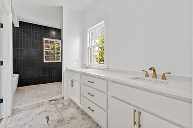 2 Henrietta Street is a beautifully preserved and recently - photo 13