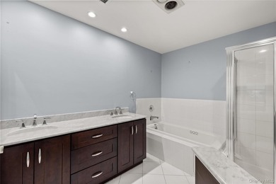 Welcome to this sought after first floor primary en suite - photo 13