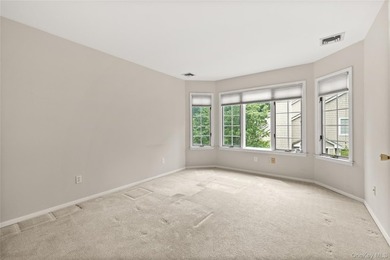 Welcome to this sought after first floor primary en suite - photo 16