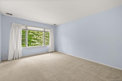 Welcome to this sought after first floor primary en suite - photo 17