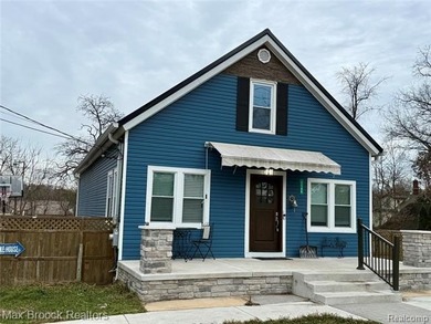 Bunny Run Lake Home For Sale in Lake Orion Michigan