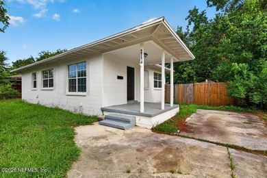 Welcome home to this beautifully renovated 3-bedroom, 2-bath - photo 4