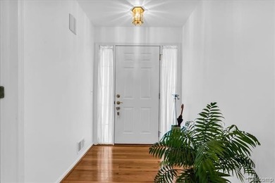 Completely updated end-unit ranch in sought-after The Heathers - photo 3