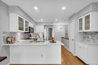 Completely updated end-unit ranch in sought-after The Heathers - photo 9