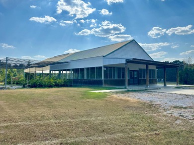 Are you in the market for a commercial property with unbeatable - photo 3