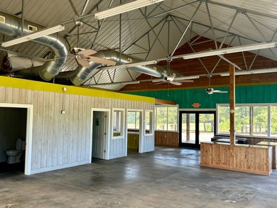 Are you in the market for a commercial property with unbeatable - photo 9