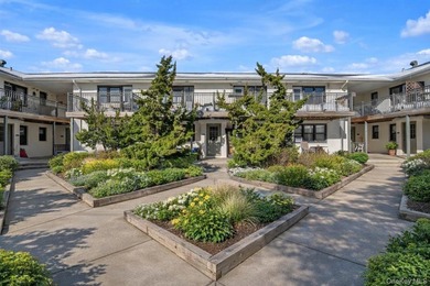 Enjoy coastal living in this spacious one bedroom apartment - photo 1