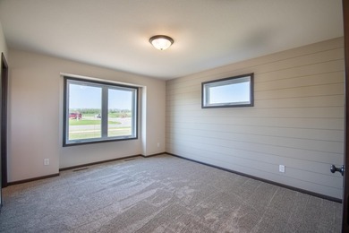 The convenience of one-level living meets the opportunity to - photo 16