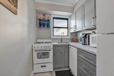 Enjoy coastal living in this spacious one bedroom apartment - photo 7