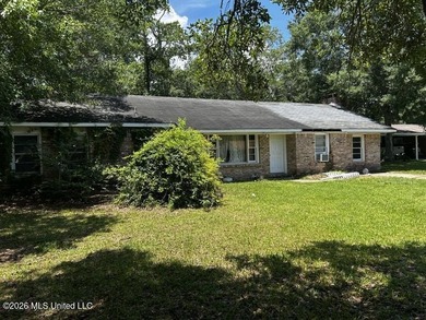 Brick exterior, 3 bedrooms and 1 bathroom. Make an appointment - photo 9