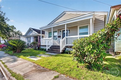 WELCOME HOME AND STEP INSIDE TO DISCOVER AN OPEN CONCEPT FLOOR - photo 2