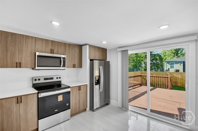 WELCOME HOME AND STEP INSIDE TO DISCOVER AN OPEN CONCEPT FLOOR - photo 10