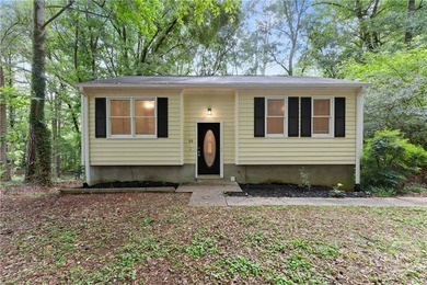 Nestled on a quiet, tree-lined street surrounded by mature trees - photo 1