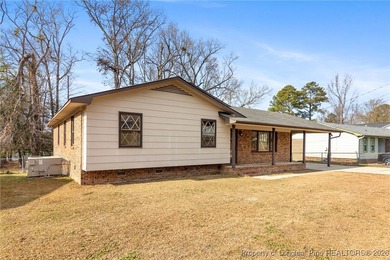 Rare waterfront property in Fayetteville. 410 Lansdowne Road - photo 3