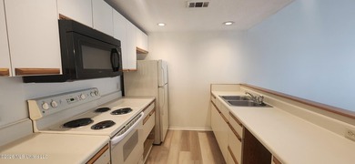 Welcome home to this charming, move-in-ready condo in Rivendell - photo 9