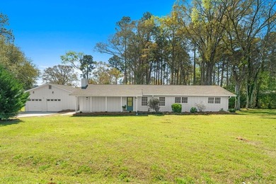 Welcome to your dream lakefront retreat in Milledgeville on Lake - photo 1