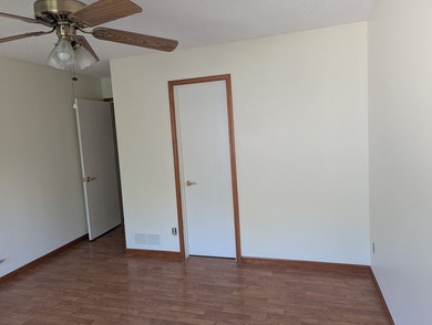 Beautiful condo in Parkview Condominiums. These units are well - photo 12