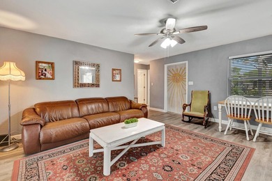Fully Remodeled Home in Prime Bradenton Location - 15 minutes to - photo 13
