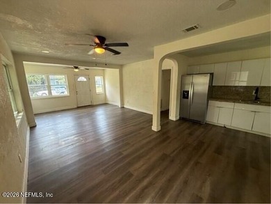 Wow great price on this 3/1 home. Ready for a buyer to make a - photo 7