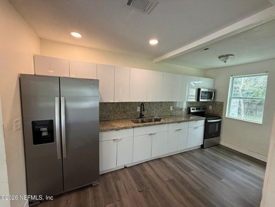 Wow great price on this 3/1 home. Ready for a buyer to make a - photo 8