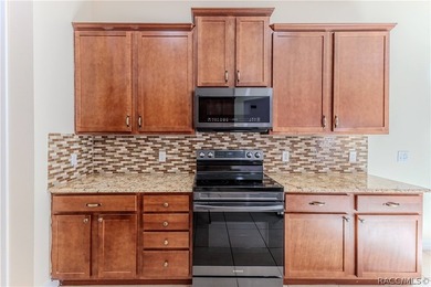 MOVE In Ready! Immaculate 4-Bedroom 3-Car Garage Home on Corner - photo 17