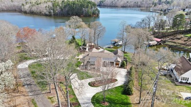Lake Wylie Home For Sale in Belmont North Carolina