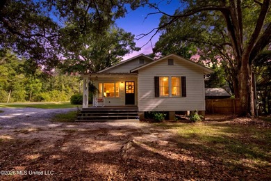 Fall in love with the rustic cottage charm and cozy feel of this - photo 1