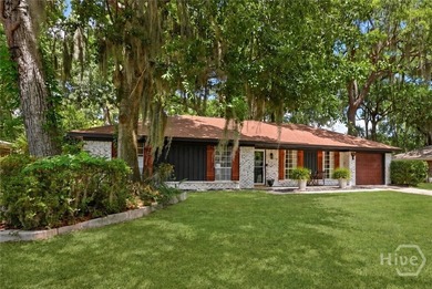 Tucked beneath mature trees on Wilmington Island, 607 Leaning - photo 2