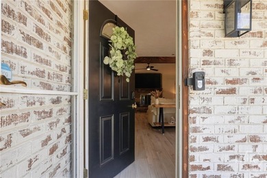 Tucked beneath mature trees on Wilmington Island, 607 Leaning - photo 3