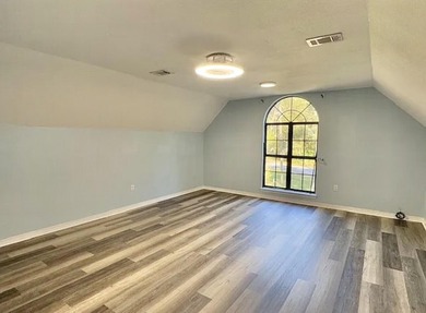 Beautifully updated 4BR/3.5BA coastal home on a prime .34-acre - photo 16