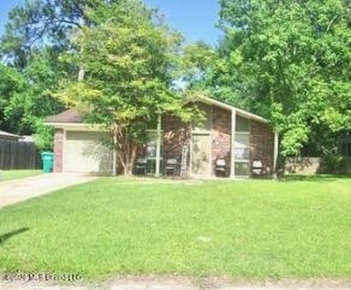 Great First time Home Buyer or Investor looking for a ready made - photo 1