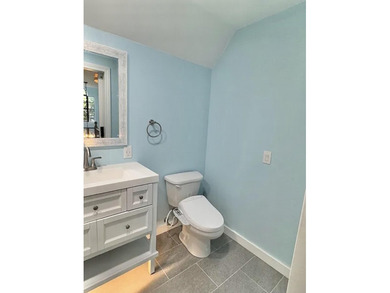 Beautifully updated 4BR/3.5BA coastal home on a prime .34-acre - photo 22