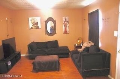 Great First time Home Buyer or Investor looking for a ready made - photo 4