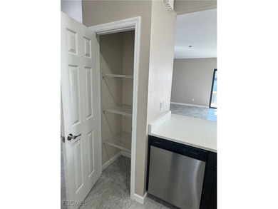 Welcome home to this lightly lived in 3 Bedroom, 2 Bathroom, 2 - photo 12