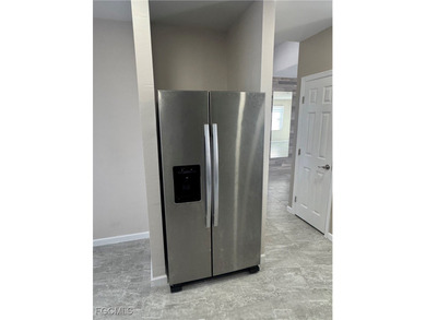Welcome home to this lightly lived in 3 Bedroom, 2 Bathroom, 2 - photo 13