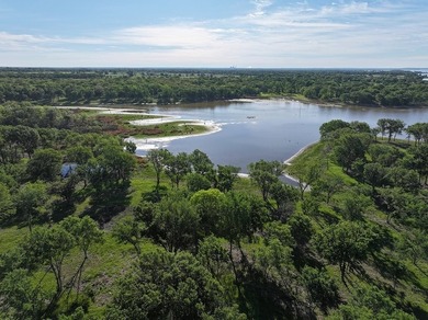 +/-325 acres with approximately 1 mile of frontage on Lake - photo 3