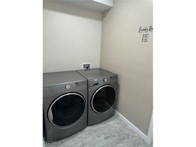 Welcome home to this lightly lived in 3 Bedroom, 2 Bathroom, 2 - photo 17