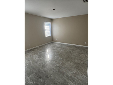 Welcome home to this lightly lived in 3 Bedroom, 2 Bathroom, 2 - photo 21
