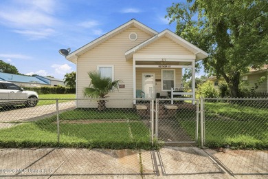 Discover the hidden potential in vibrant Biloxi! This charming - photo 2
