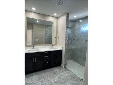 Welcome home to this lightly lived in 3 Bedroom, 2 Bathroom, 2 - photo 23