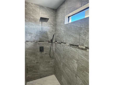 Welcome home to this lightly lived in 3 Bedroom, 2 Bathroom, 2 - photo 24