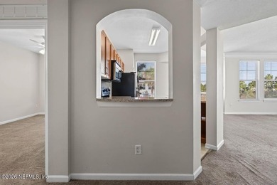 Wow! Beautiful top floor end unit in desirable Esplanade at Town - photo 4
