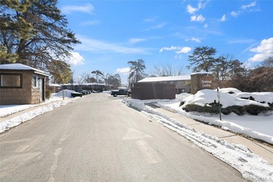 Enjoy easy, low-maintenance living in this upper level, 1 - photo 1
