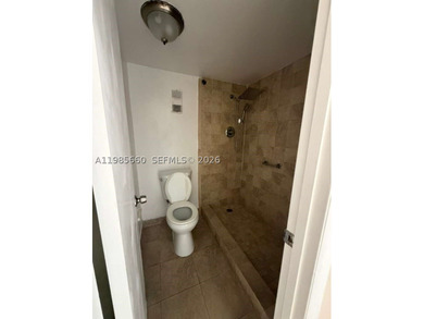 IDEAL FOR INVESTORS! Big apartment 1200 sqft. Currently occupied - photo 11