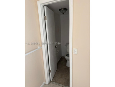 IDEAL FOR INVESTORS! Big apartment 1200 sqft. Currently occupied - photo 13