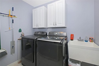 Awesome and beautiful, well cared for, and maintained pool home - photo 38