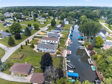 Boat all day, gather all evening, and enjoy the Lake Wawasee - photo 49