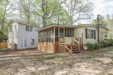 Check out this Lake Sinclair home overlooking peaceful water - photo 3